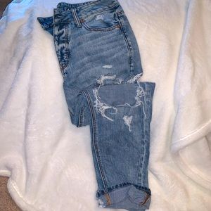 Distressed AE Tomgirl Jeans
